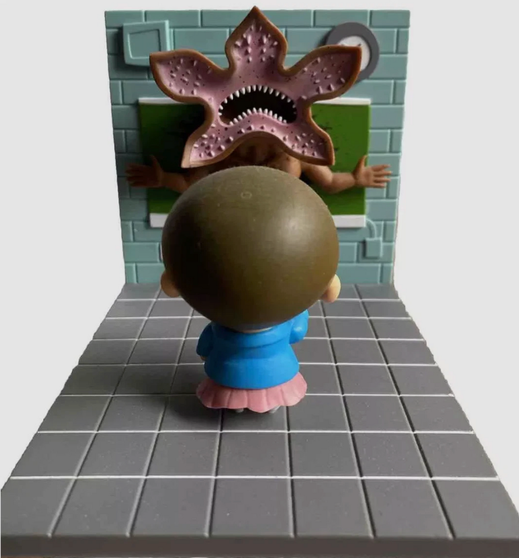 STRANGER THINGS - Eleven vs. Demogorgon Figure